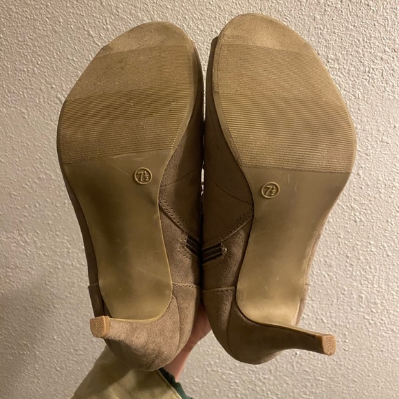 Gray Lace Up Heels - Size 7.5 - Picture 3 of 9